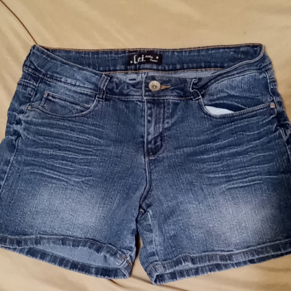L.E.I short